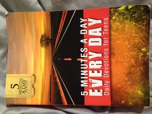 5 Minutes a Day Every Day: Daily Devotions for Teens 5 Minutes a Day Every Day: Daily Devotions for Teens
